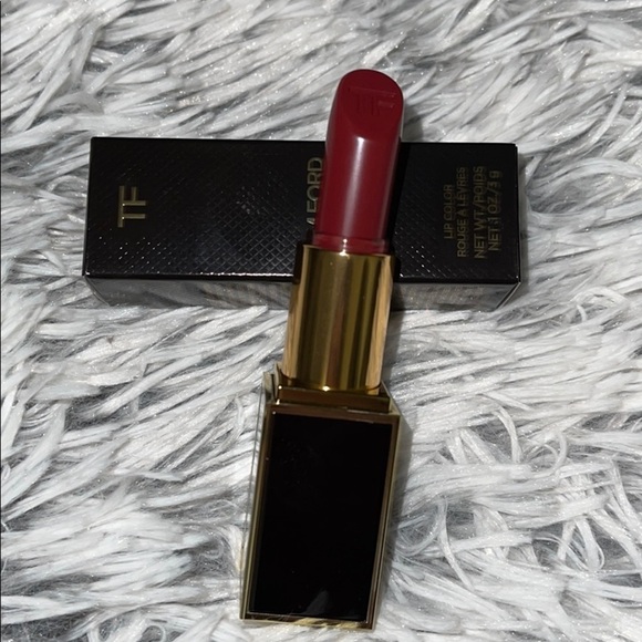 Tom Ford lip color lipstick- 08 velvet cherry - Picture 2 of 8